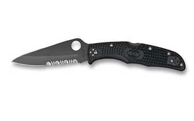 spyc10psbbk 1.jpg Black folding knife with serrated blade